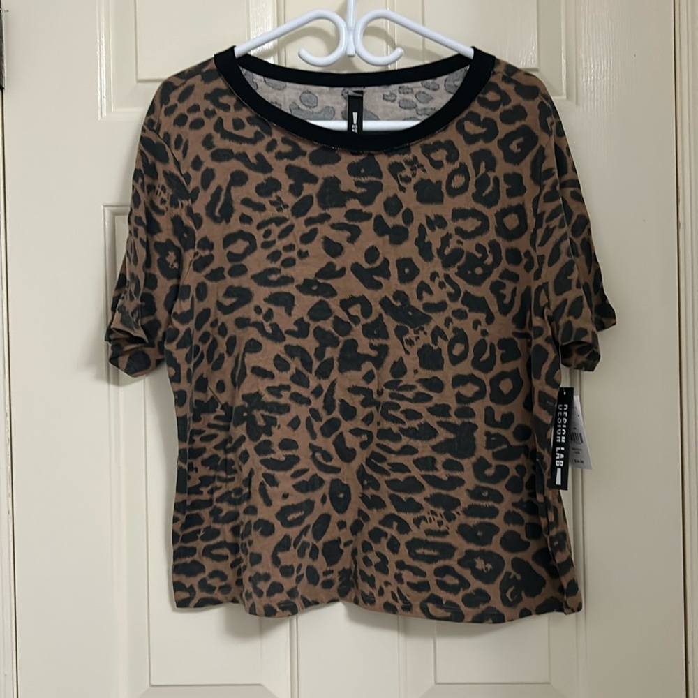 🤩 3 FOR $25 🤩 BNWT Design Lab Cheetah Tee